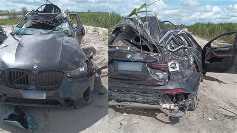 Carro De Luxo Fica Completamente Destru Do Ap S Capotamento Na Br