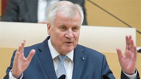 G Nimmt Form An Seehofer Setzt Kabinettsausschuss Ein Abendzeitung