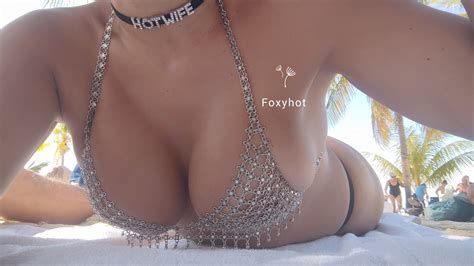 Tw Pornstars Foxyhot Twitter Semidesnuda Tomando El Sol Acostada En