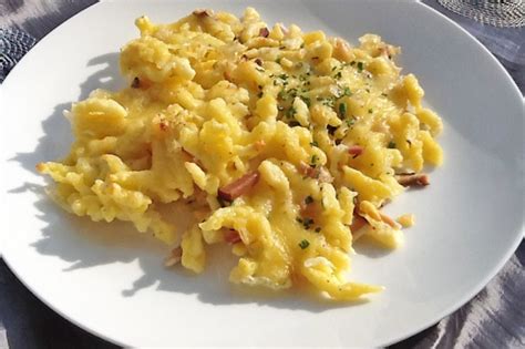 Überbackene Spätzle mit Speck und Käse Rezept