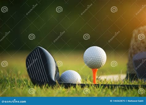 Golfballen En Golfclubs Evenals Materiaal Worden Gebruikt Om Golf Op