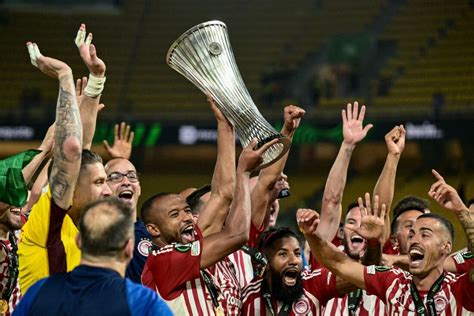 Olympiacos Supera Fiorentina Na Prorroga O E Conquista Liga