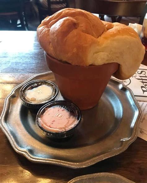 You Must Try The Flower Pot Bread At This Restaurant In Kentucky