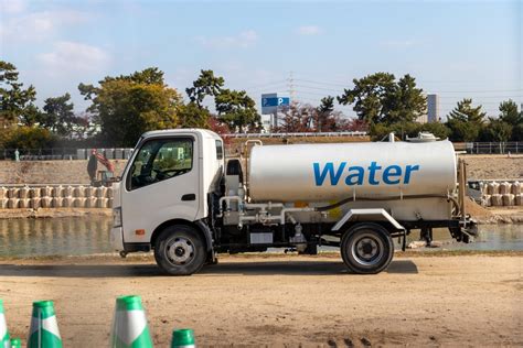 Mengenal Water Truck Yang Banyak Digunakan Di Pertambangan