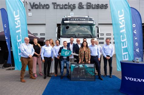 Trucks Pl Pierwszy Elektryczny Ci Gnik Siod Owy Volvo Fh Dostarczony