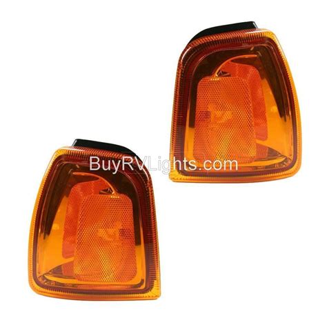 Winnebago Voyage 2004 2005 2006 Pair Turn Signals Corner Lights Lamps Rv Ebay