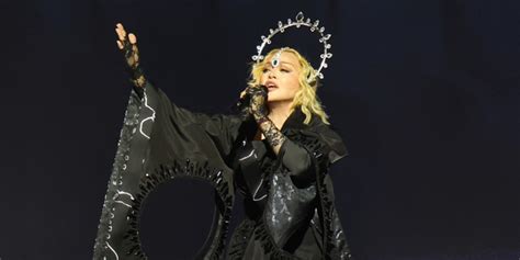 Video Madonna Performs Don T Cry For Me Argentina From EVITA On New Tour