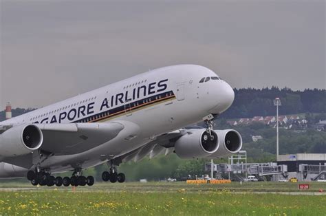 Der A380 Hebt Am 17052010 Von Der Piste 16 Vom Flughafen Zürich Ab