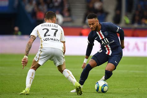 Video Neymar Rounds Keeper And Scores PSG S 4th Goal Against Angers