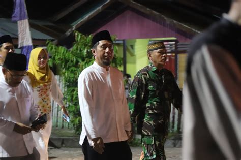 Pj Bupati Bangkep Lepas Peserta Pawai Takbir Akbar Jelang Hari Raya