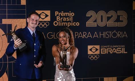 Rebeca Andrade recebe Troféu Rei Pelé de melhor atleta do ano Portal AZ