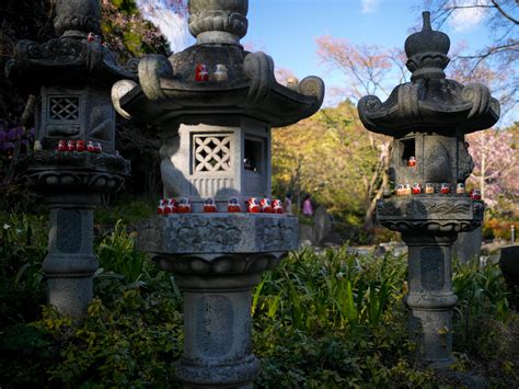 Japanese Garden Stone Lanterns: Tranquil Zen Scenery | Offbeat Japan