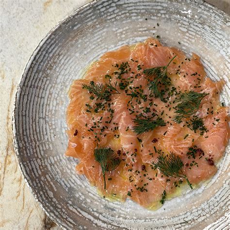 Carpaccio De Saumon Aux Baies Roses Et Citron De Cyril Lignac