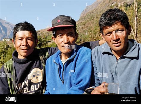 Gruppe Von Mann Fotografías E Imágenes De Alta Resolución Alamy