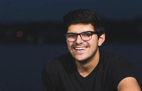 Jovem Gay Decide Ficar Um Ano Sem Transar Para Poder Doar Sangue Pheeno