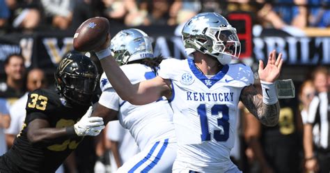 Kentucky Football Moves Up In Coaches Poll Still Receiving Votes