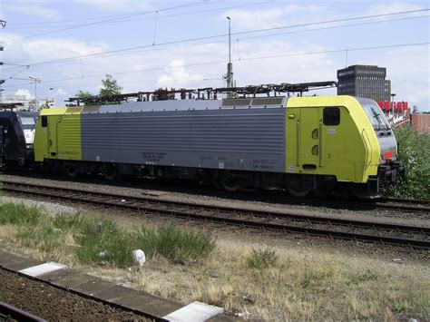 189 931-9 steht als dritte 189 am Mönchengladbacher Hbf (Fr,1.7.11 ...