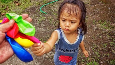 Keseruan Bermain Balon Berisi Air Sambil Mengenal Warna Dan Bernyanyi