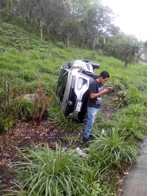 Vuelca Un Auto En La Carretera Trancas Coatepec