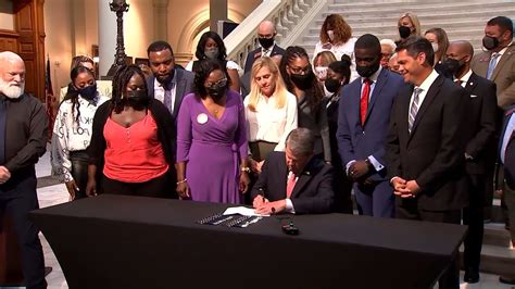 Gov Kemp Signs Citizens Arrest Law Repeal 95 5 Wsb