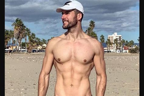 Adrián Herrero un influencer fitness que brinda asesoría las 24 horas