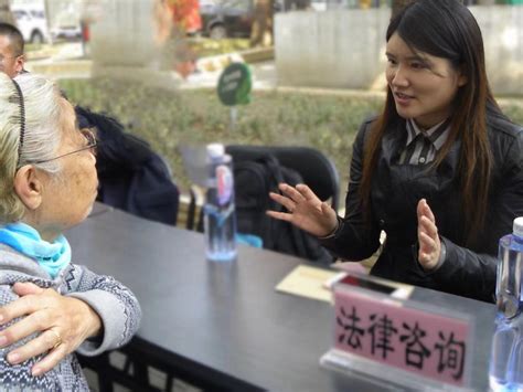 央视《法律讲堂》栏目主讲人 —聊城姑娘崔淼为家乡高考学子送祝福 海报新闻