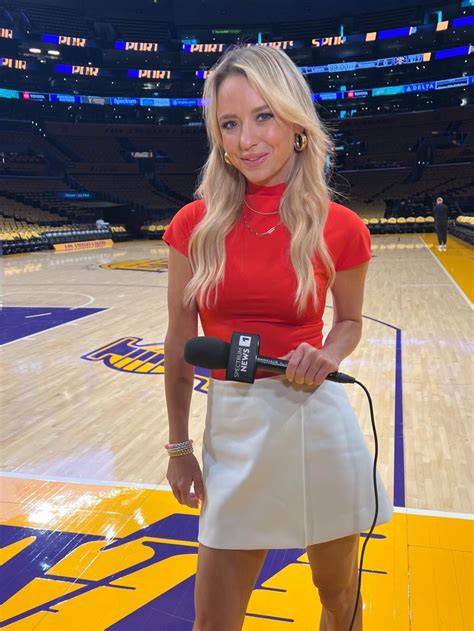 Nikki Kay Spectrum Sportsnet R Hotsportsreporters