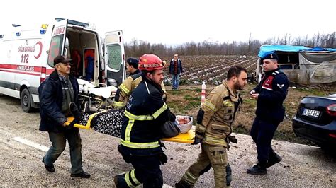 İnegöl de Otobüs ve Otomobil Kafa Kafaya Çarpıştı 1 Ölü 8 Yaralı