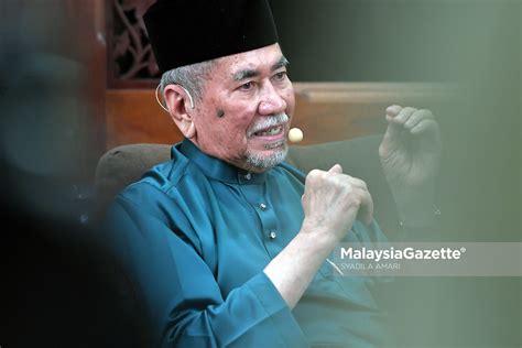 Wan Junaidi Dilantik Yang Dipertua Negeri Sarawak Baharu