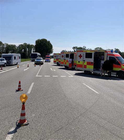 Verkehrsunfall Mit Pkw Freiwillige Feuerwehr Buch