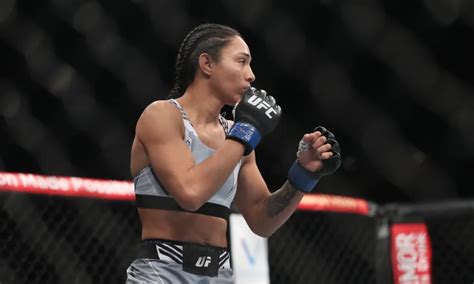 Brasileira Que Disputou Cintur O Demitida Do Ufc