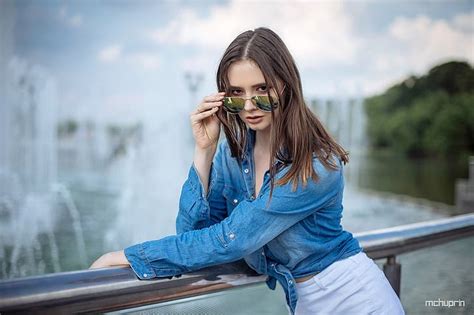 Look Pose Model Portrait Jeans Makeup Glasses Hairstyle Shirt