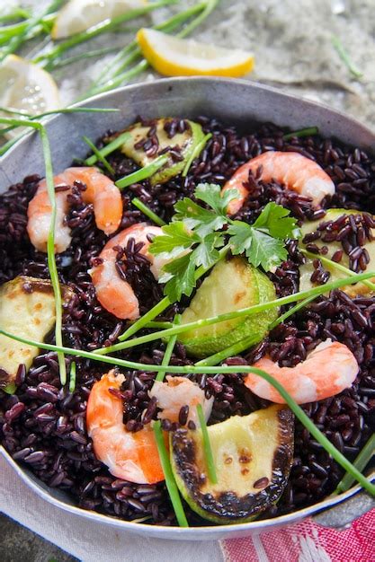 Premium Photo Black Rice With Shrimp And Zucchini