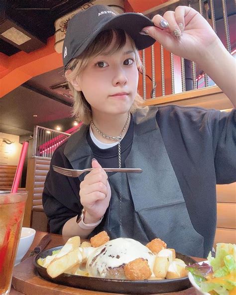 七瀬さくらさんのインスタグラム写真 七瀬さくらinstagram 「【pr】 ハンバーーーーグ！！！！ 今回は、「肉の村山」さんにお邪魔してきました ️ 新作の「とろとろチーズ🧀」の