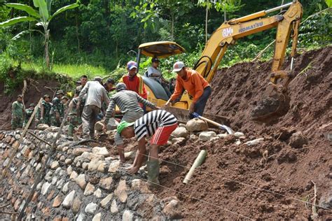 Meminimalisir Terjadinya Longsor Tanggul Penahan Tanah Harus Kokoh