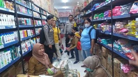 Sidak Jelang Lebaran Polisi Temukan Ratusan Makanan Kadaluwarsa Di