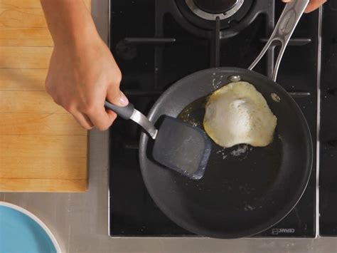 These Step By Step Tips Will Teach You How To Make Fried Eggs That Are Perfect Every Time