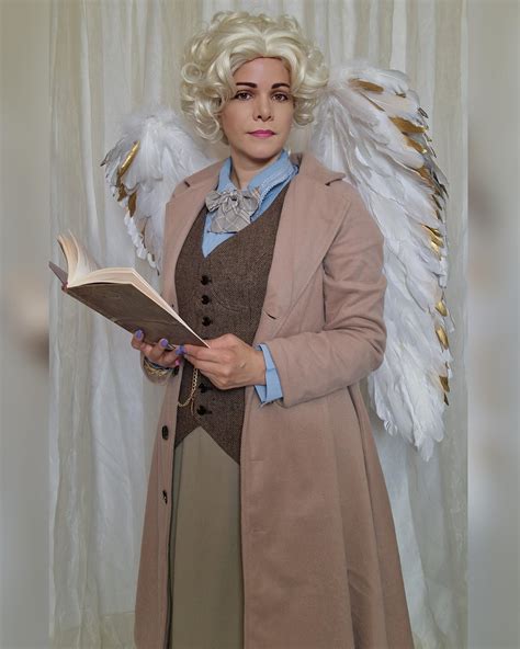 Aziraphale [Good Omens] : r/cosplayers