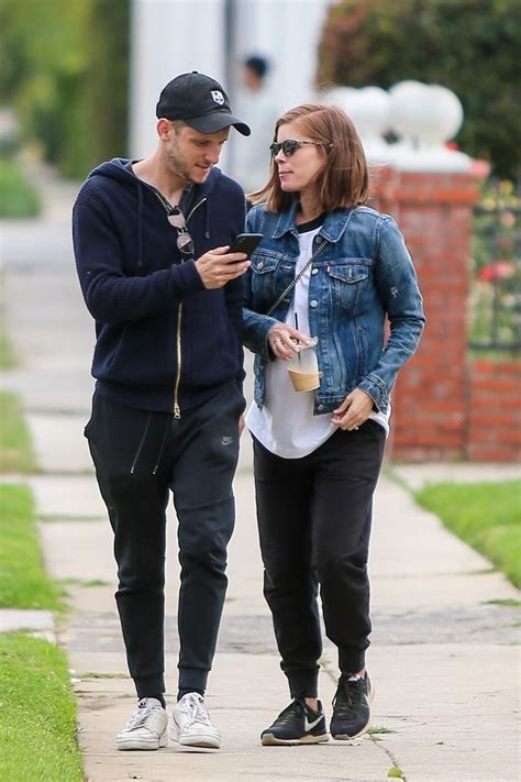 Photo Exclusif Kate Mara Enceinte Et Son Mari Jamie Bell Se