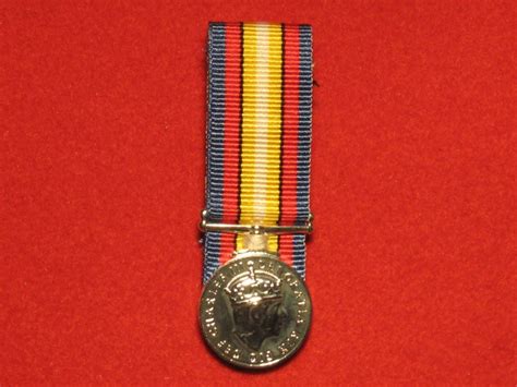 MINIATURE COURT MOUNTED NUCLEAR TEST MEDAL - Hill Military Medals