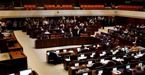 Knesset votes on expedited bill to dissolve, hold fresh elections