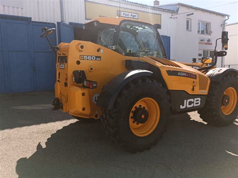 Teleskopický manipulátor JCB 560 80 AGRI XTRA Stage V Fast agri s r o