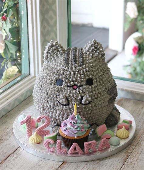 Pusheen cake