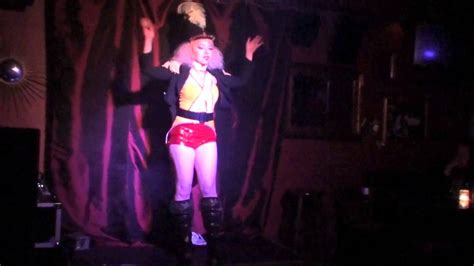 Lydia Vengeance Performs The Buttcracker Holiday Burlesque Youtube