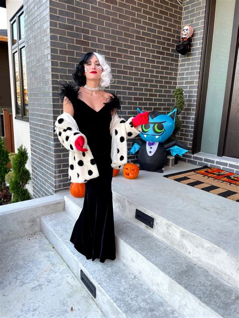 Cruella And A Dalmatian Couples Costume