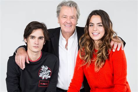 Mort D Alain Delon Les Mots Touchants De Son Fils Alain Fabien Avant