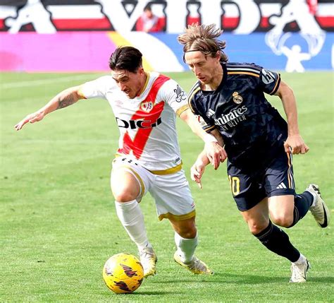 El Rayo Vallecano frena al líder Real Madrid