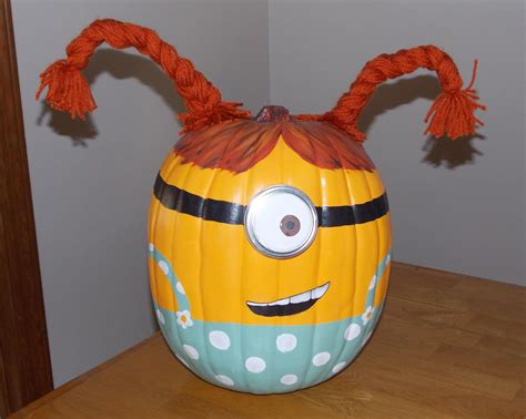 Easy Minion Pumpkin