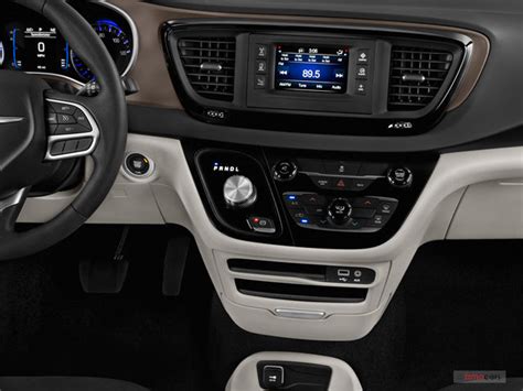 2020 Chrysler Pacifica: 175 Interior Photos | U.S. News