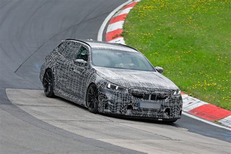 New Bmw M5 Touring Hits The Racetrack Does It Look Like An Audi Rs 6 Avant Killer Autoevolution